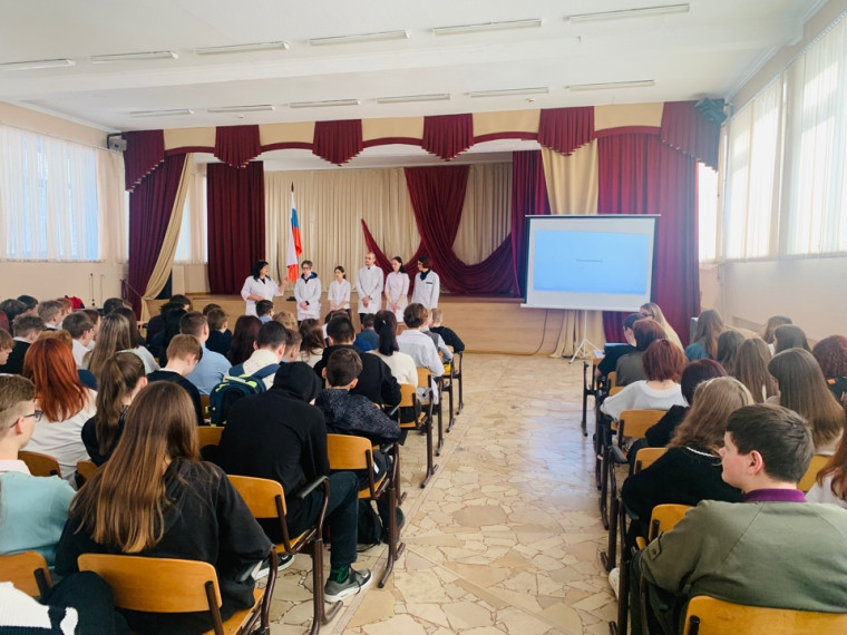 Обучающиеся МАОУ СОШ №16 встретились с волонтерами-медиками ГАПОУ «Балаковский медицинский колледж».